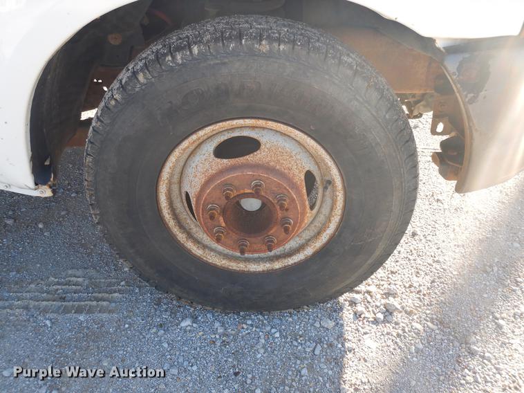 image for item DD3563 2001 Ford F350 Super Duty flatbed pickup truck