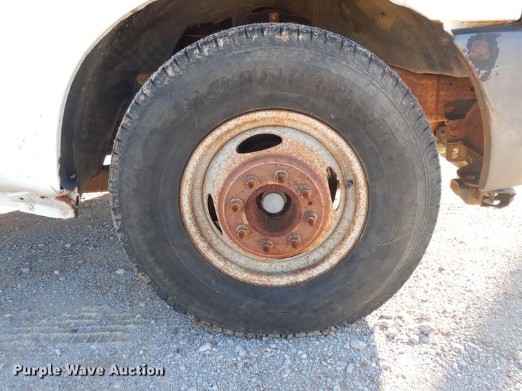 image for item DD3563 2001 Ford F350 Super Duty flatbed pickup truck