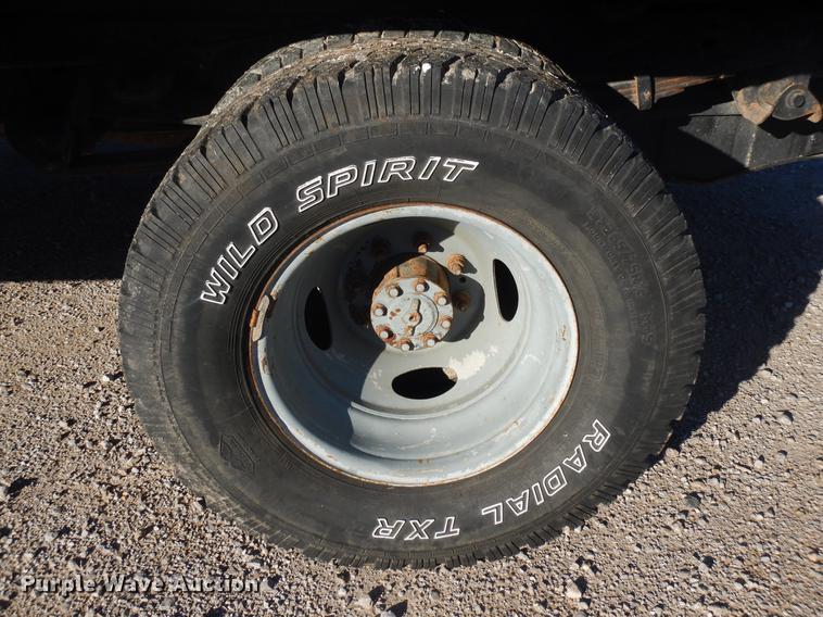 image for item DD3563 2001 Ford F350 Super Duty flatbed pickup truck