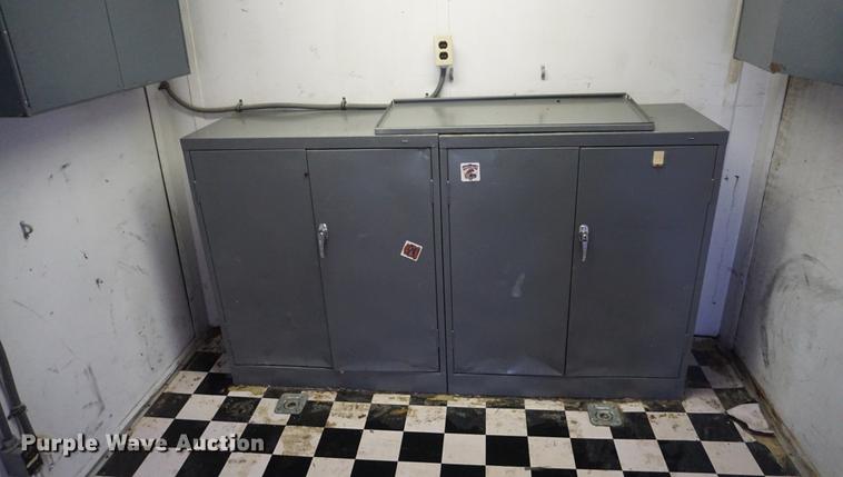 image for item DE3347 1998 Avenger VW824TAE5200 enclosed cargo trailer