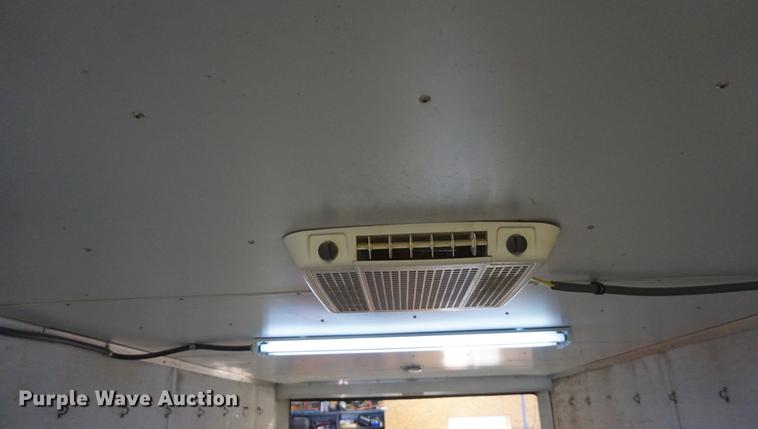 image for item DE3347 1998 Avenger VW824TAE5200 enclosed cargo trailer