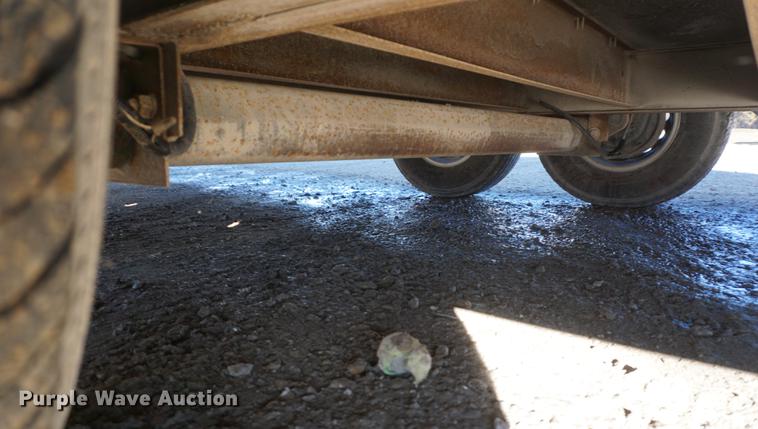 image for item DE3347 1998 Avenger VW824TAE5200 enclosed cargo trailer