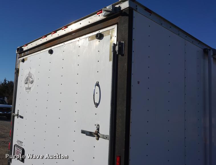 image for item DE3347 1998 Avenger VW824TAE5200 enclosed cargo trailer