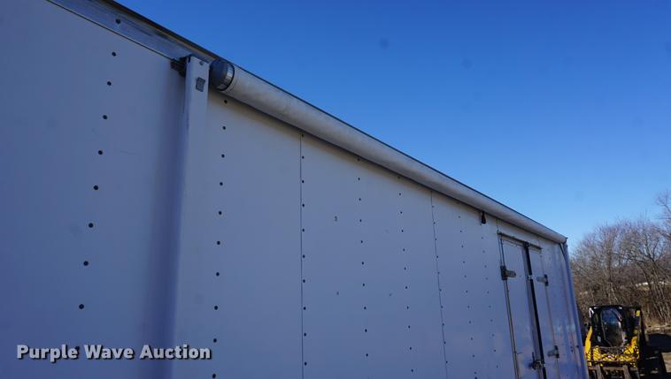 image for item DE3347 1998 Avenger VW824TAE5200 enclosed cargo trailer