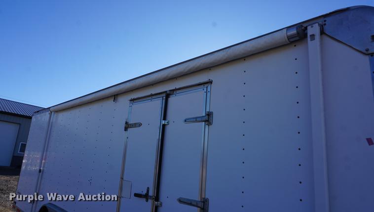 image for item DE3347 1998 Avenger VW824TAE5200 enclosed cargo trailer