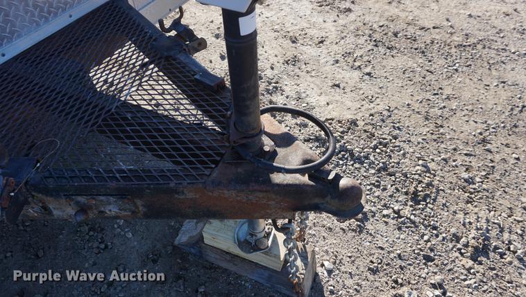 image for item DE3347 1998 Avenger VW824TAE5200 enclosed cargo trailer