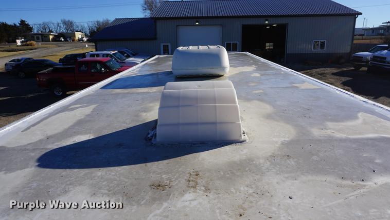 image for item DE3347 1998 Avenger VW824TAE5200 enclosed cargo trailer