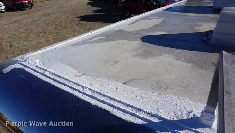 image for item DE3347 1998 Avenger VW824TAE5200 enclosed cargo trailer