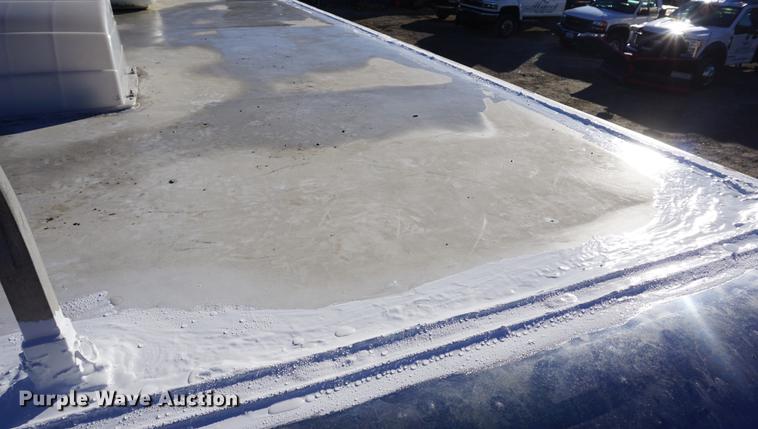 image for item DE3347 1998 Avenger VW824TAE5200 enclosed cargo trailer