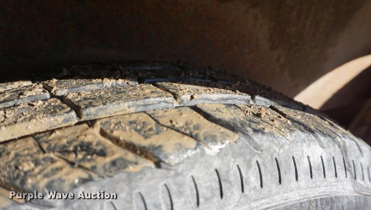 image for item DE3347 1998 Avenger VW824TAE5200 enclosed cargo trailer