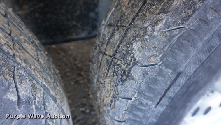 image for item DE3347 1998 Avenger VW824TAE5200 enclosed cargo trailer