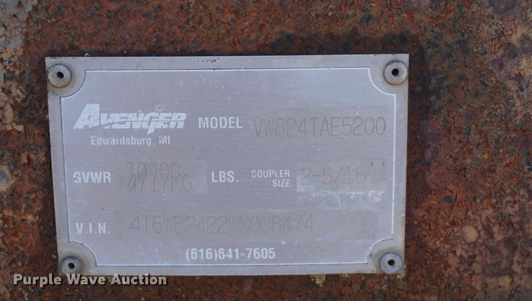 image for item DE3347 1998 Avenger VW824TAE5200 enclosed cargo trailer