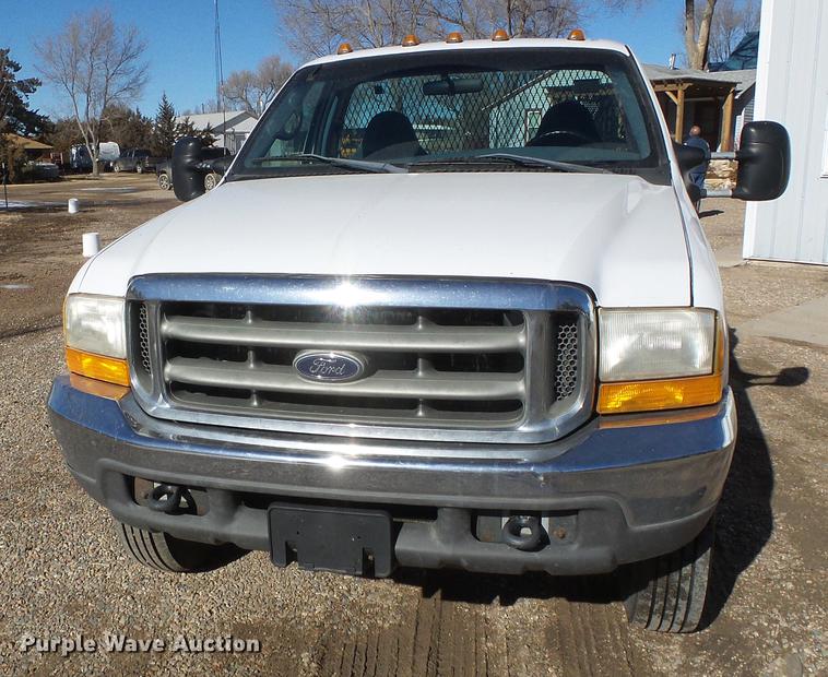 image for item DF2896 1999 Ford F450 Super Duty flatbed truck