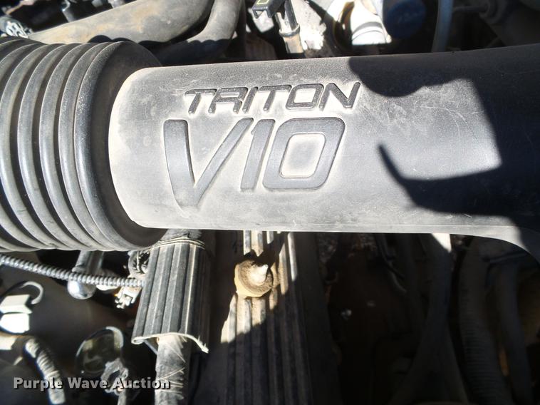 image for item DF2896 1999 Ford F450 Super Duty flatbed truck