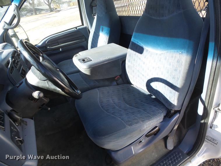 image for item DF2896 1999 Ford F450 Super Duty flatbed truck