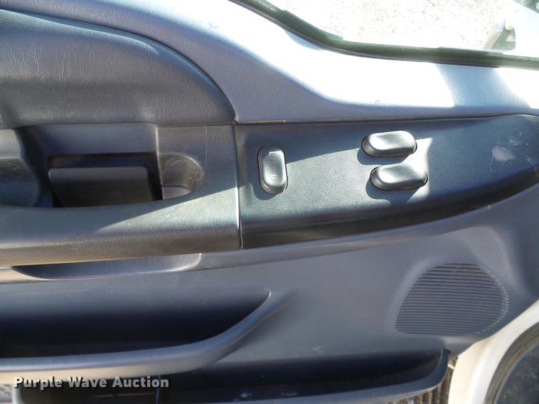 image for item DF2896 1999 Ford F450 Super Duty flatbed truck