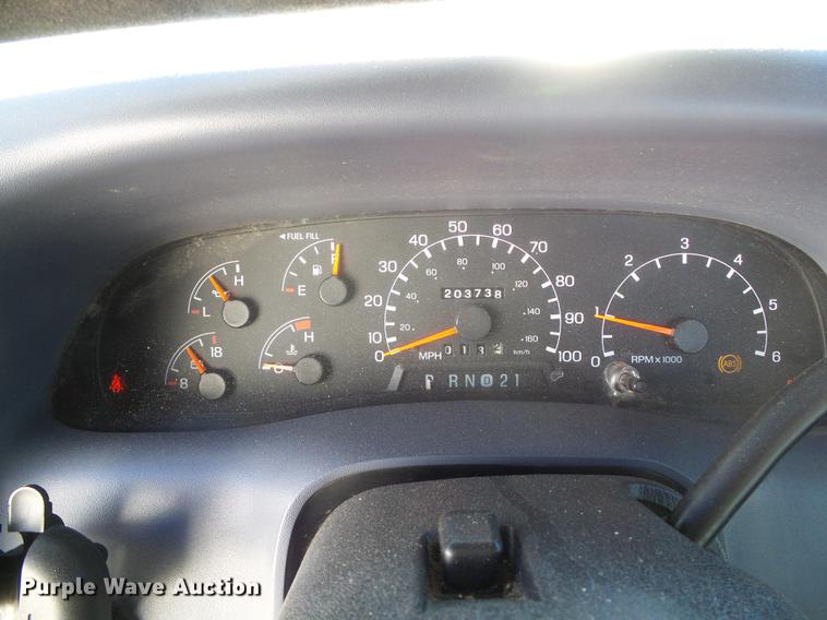 image for item DF2896 1999 Ford F450 Super Duty flatbed truck