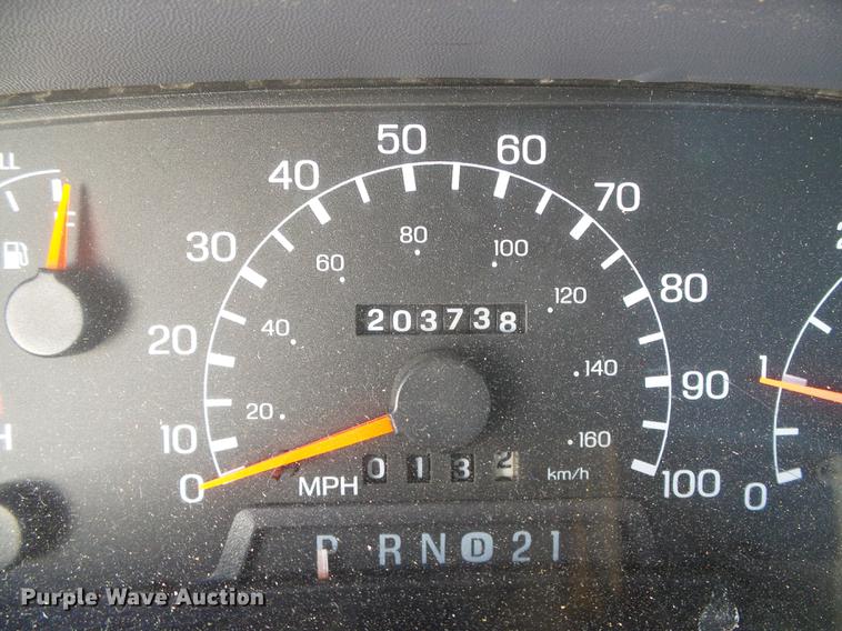 image for item DF2896 1999 Ford F450 Super Duty flatbed truck