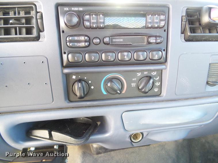 image for item DF2896 1999 Ford F450 Super Duty flatbed truck