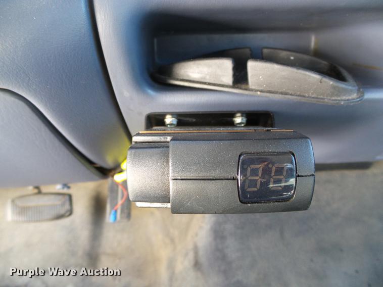 image for item DF2896 1999 Ford F450 Super Duty flatbed truck