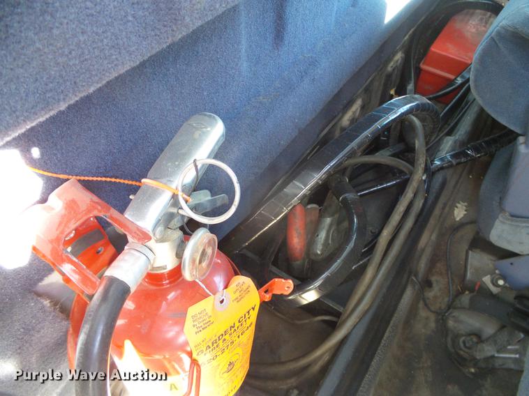 image for item DF2896 1999 Ford F450 Super Duty flatbed truck