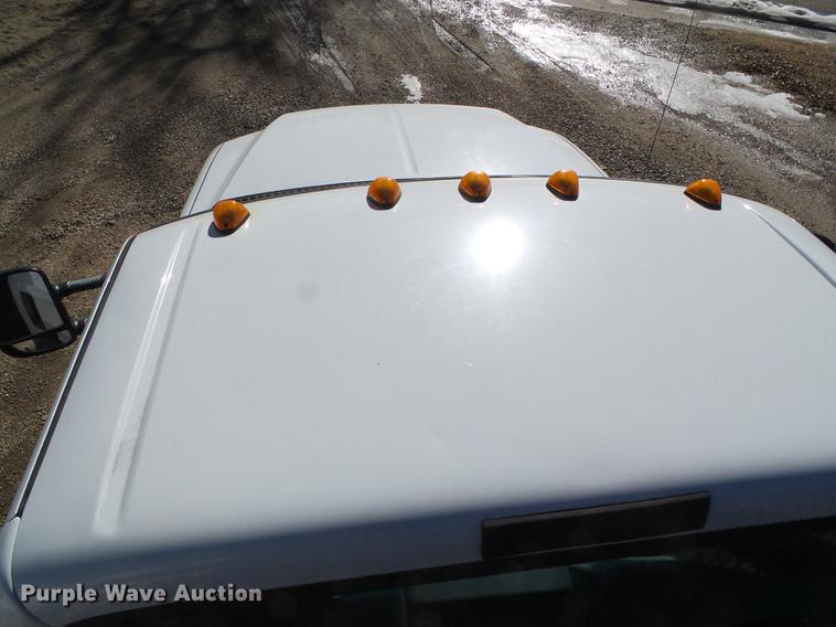 image for item DF2896 1999 Ford F450 Super Duty flatbed truck