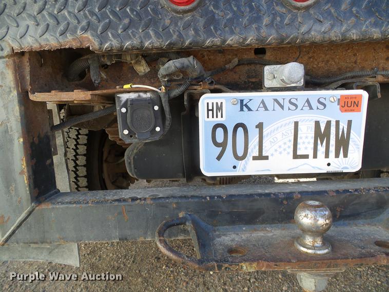 image for item DF2896 1999 Ford F450 Super Duty flatbed truck