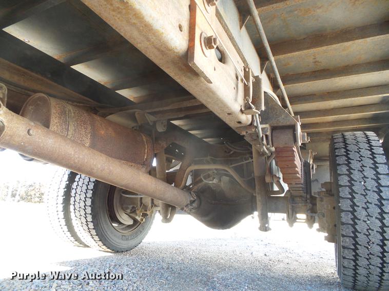 image for item DF2896 1999 Ford F450 Super Duty flatbed truck