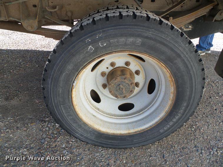 image for item DF2896 1999 Ford F450 Super Duty flatbed truck