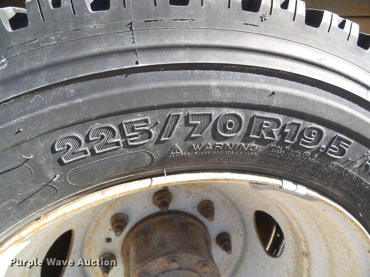 image for item DF2896 1999 Ford F450 Super Duty flatbed truck