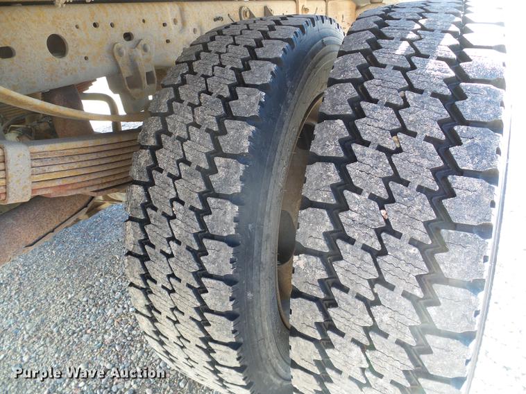 image for item DF2896 1999 Ford F450 Super Duty flatbed truck