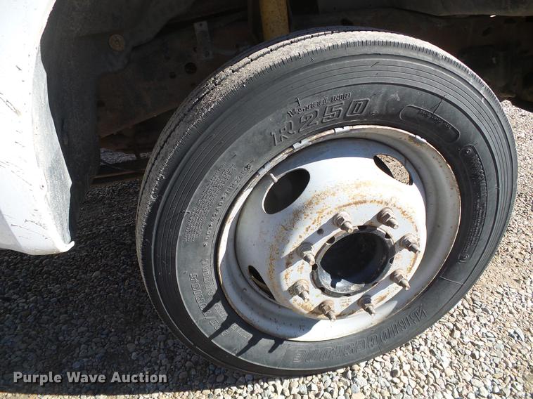 image for item DF2896 1999 Ford F450 Super Duty flatbed truck