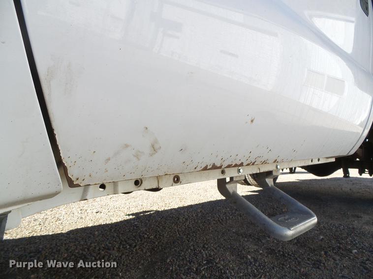 image for item DF2896 1999 Ford F450 Super Duty flatbed truck