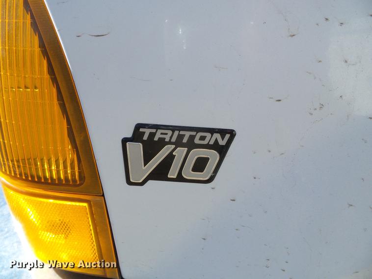 image for item DF2896 1999 Ford F450 Super Duty flatbed truck