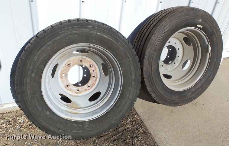 image for item DF2896 1999 Ford F450 Super Duty flatbed truck