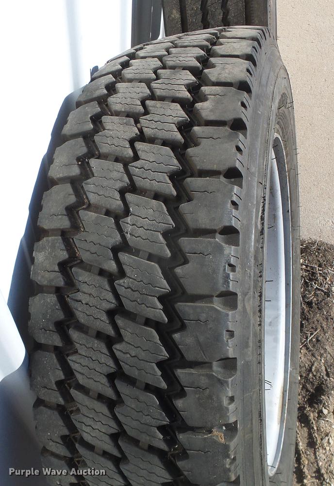 image for item DF2896 1999 Ford F450 Super Duty flatbed truck