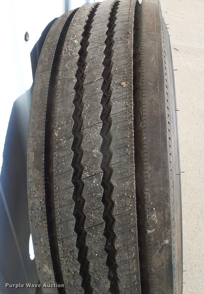 image for item DF2896 1999 Ford F450 Super Duty flatbed truck