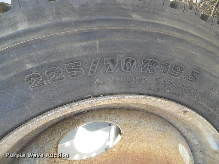 image for item DF2896 1999 Ford F450 Super Duty flatbed truck