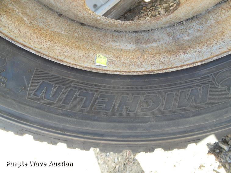 image for item DF2896 1999 Ford F450 Super Duty flatbed truck