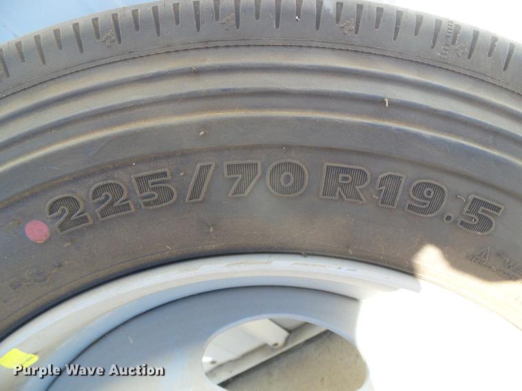 image for item DF2896 1999 Ford F450 Super Duty flatbed truck