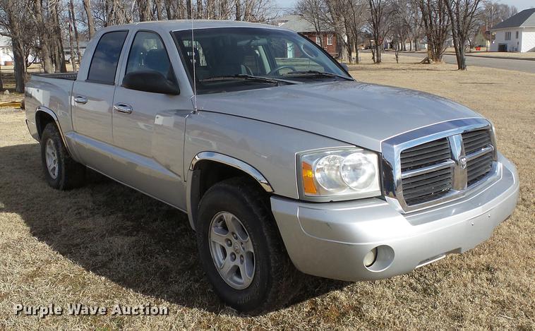 image for item DF2897 2006 Dodge Dakota Quad Cab pickup truck
