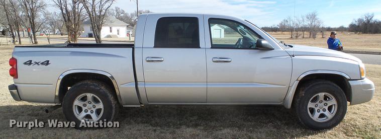 image for item DF2897 2006 Dodge Dakota Quad Cab pickup truck