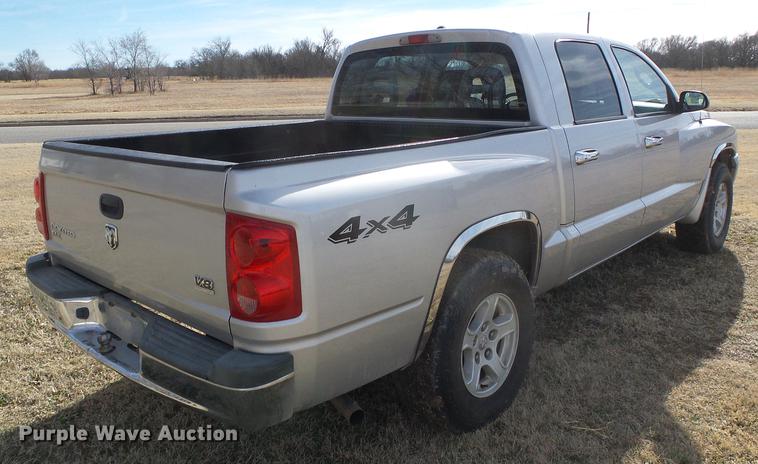 image for item DF2897 2006 Dodge Dakota Quad Cab pickup truck