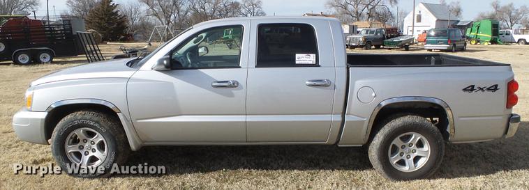 image for item DF2897 2006 Dodge Dakota Quad Cab pickup truck