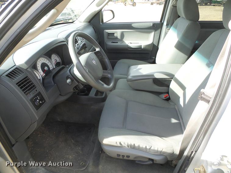 image for item DF2897 2006 Dodge Dakota Quad Cab pickup truck