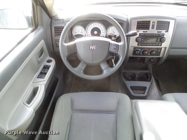 image for item DF2897 2006 Dodge Dakota Quad Cab pickup truck