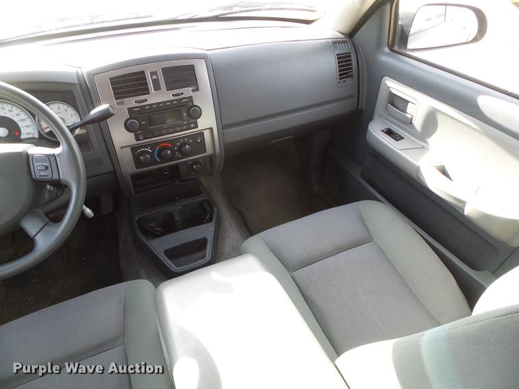 image for item DF2897 2006 Dodge Dakota Quad Cab pickup truck