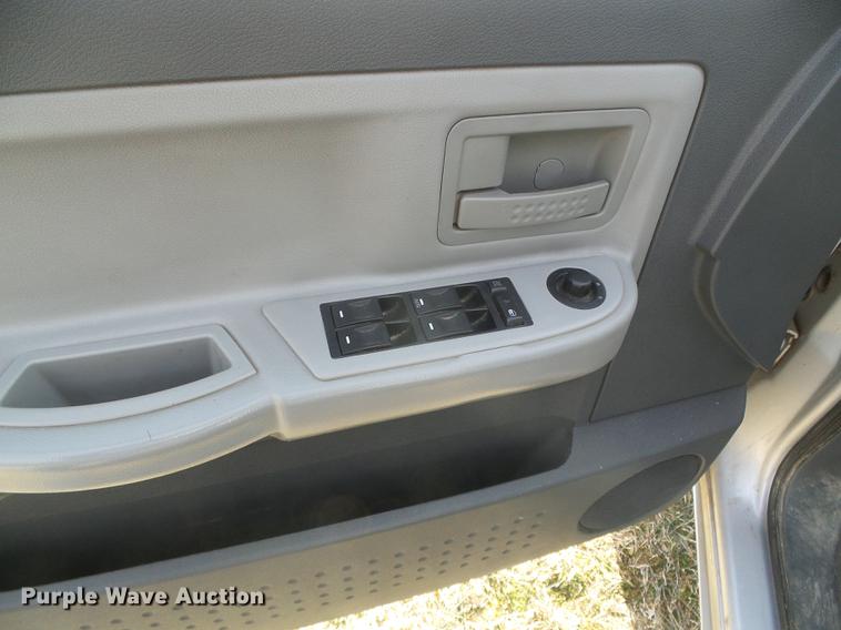 image for item DF2897 2006 Dodge Dakota Quad Cab pickup truck