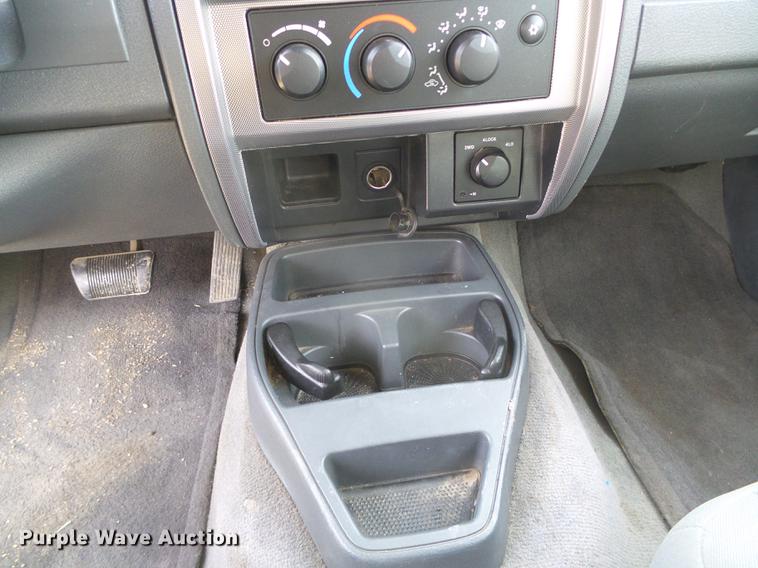 image for item DF2897 2006 Dodge Dakota Quad Cab pickup truck