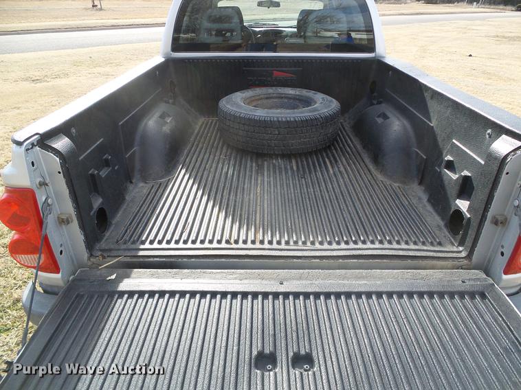 image for item DF2897 2006 Dodge Dakota Quad Cab pickup truck